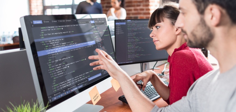 Fernstudium Informatik: Anbieter, Inhalte und Karrierechancen