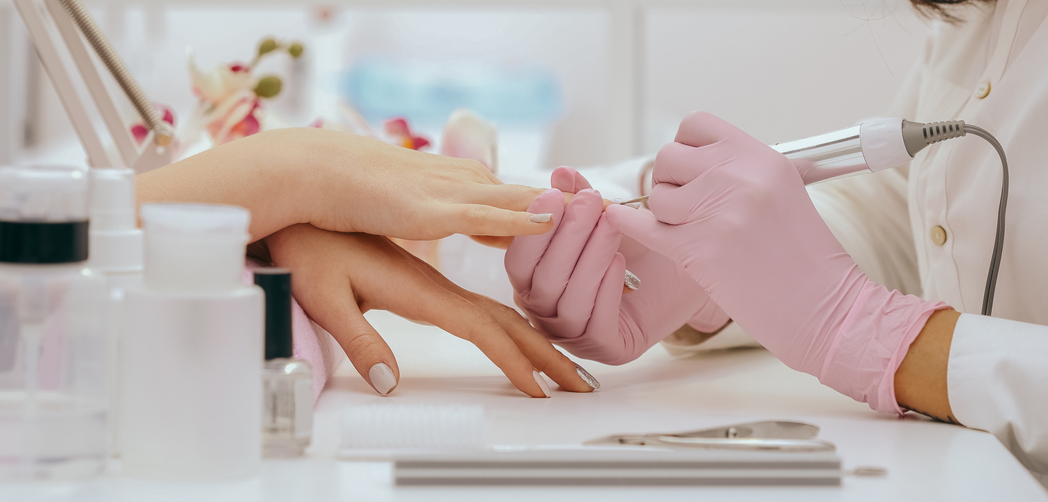 Nageldesignerin