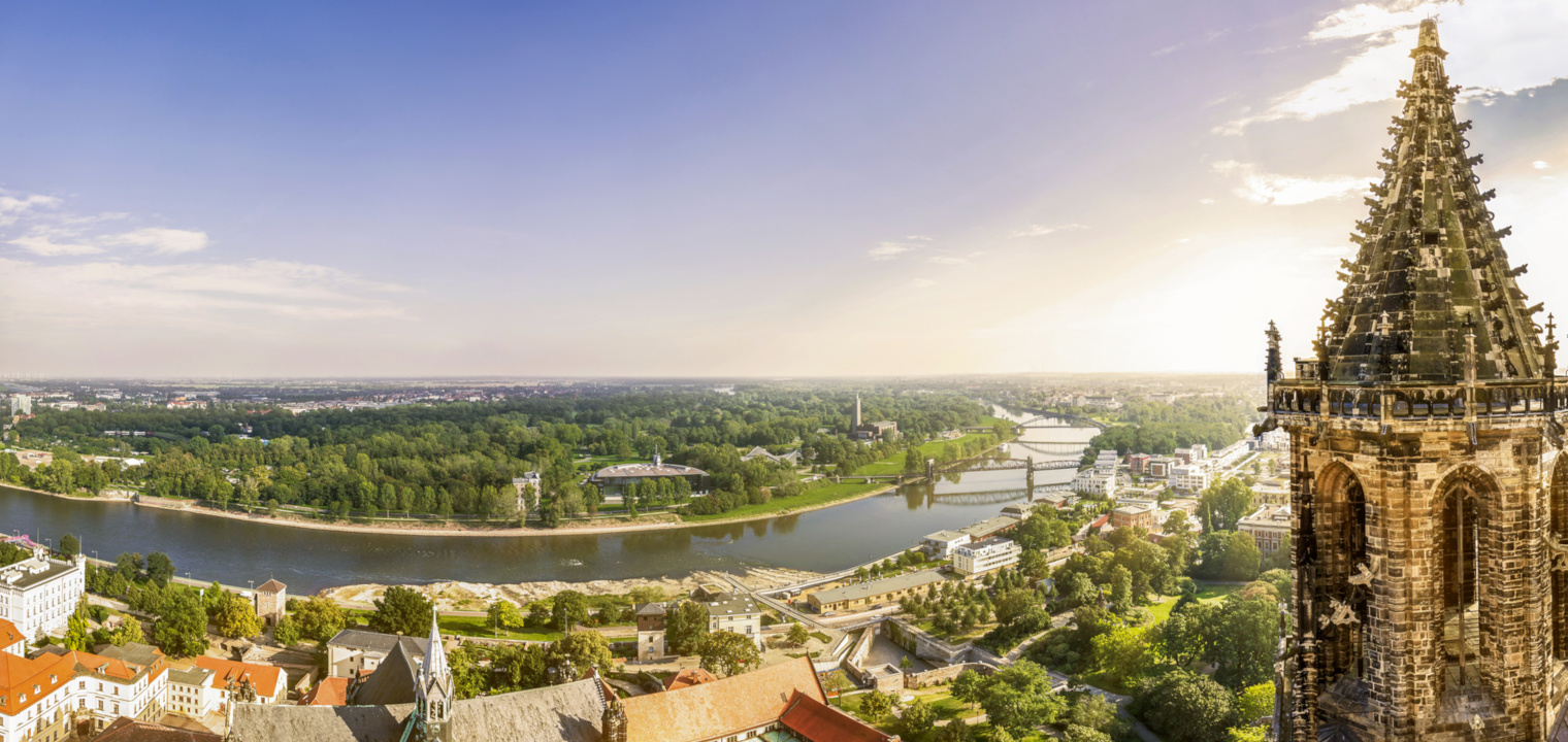 Sicht über Magdeburg und Südturm des Doms