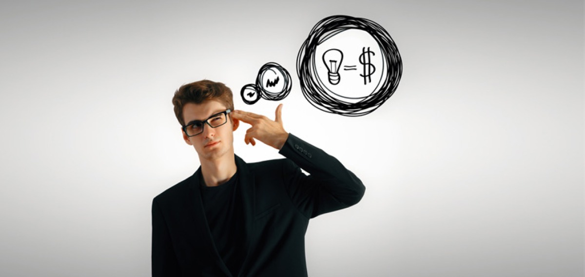 Cleverer Student macht sich Gedanken über seine Finanzen.